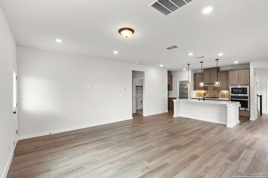 Spacious, unfurnished interior of a new home in August Fields, New Braunfels (Image 31). Spacious, unfurnished interior of a new home in August Fields, New Braunfels (Image 31).