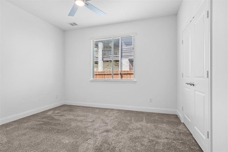 Spacious, unfurnished interior of a new home in Fox Hollow, Forney (Image 26).