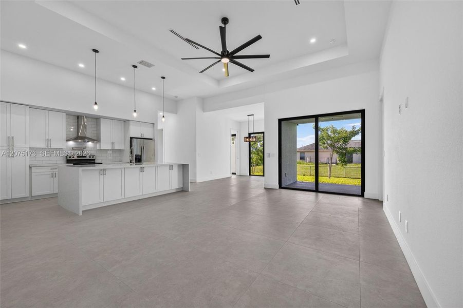 Spacious, unfurnished interior of a new home in , Cape Coral (Image 33).