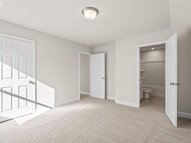 Spacious, unfurnished interior of a new home in Wehunt Meadows, Hoschton (Image 36).
