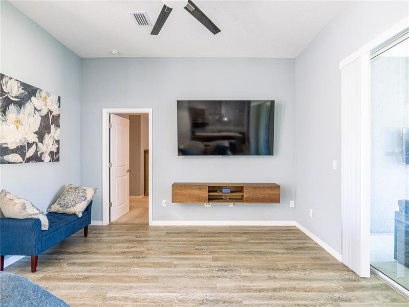 Furnished interior view inside a new home in , Dunnellon (Image 9).