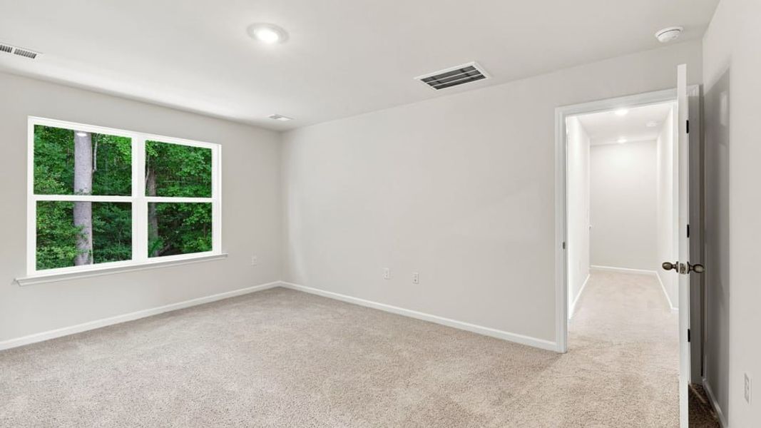 Spacious, unfurnished interior of a new home in Hawk Ridge, Anderson (Image 32).