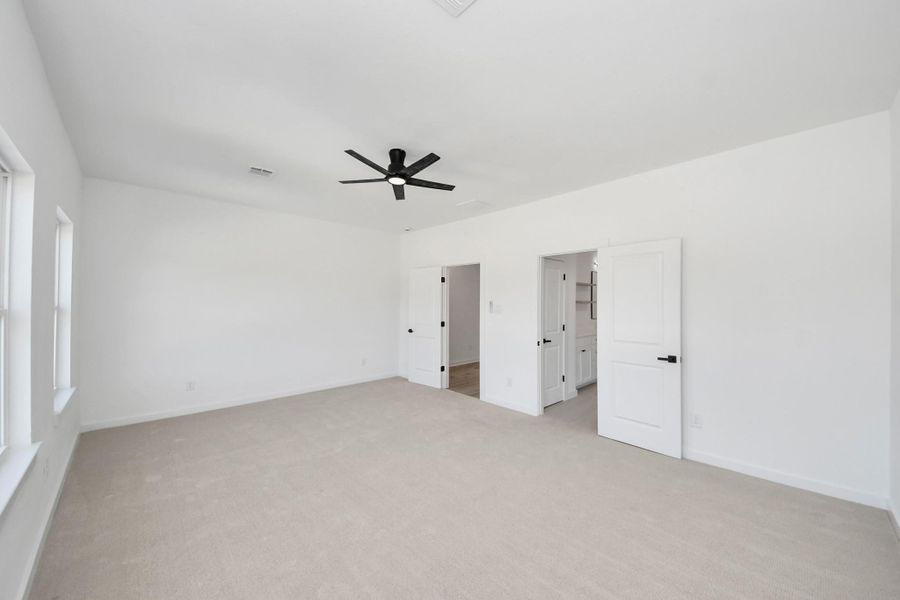 Spacious, unfurnished interior of a new home in , Houston (Image 14).