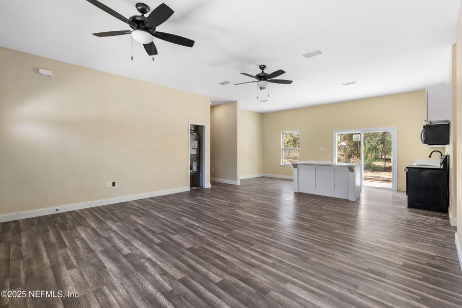 Spacious, unfurnished interior of a new home in , Keystone Heights (Image 8).