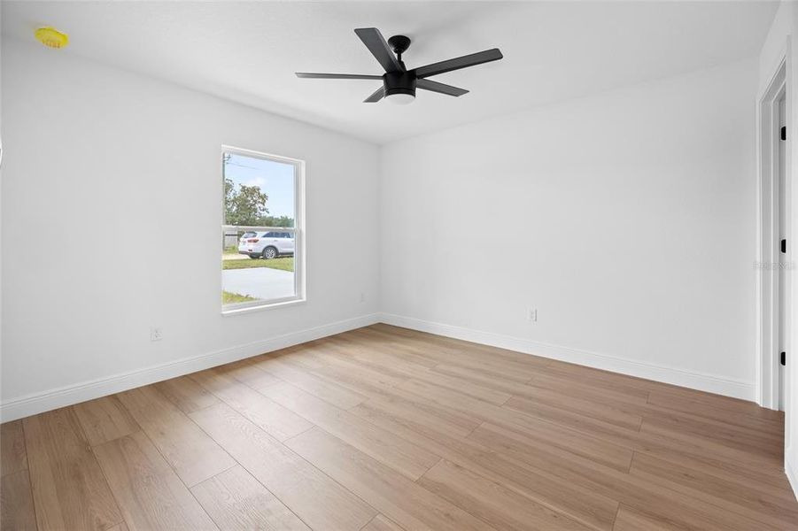 Spacious, unfurnished interior of a new home in , Dunnellon (Image 21).