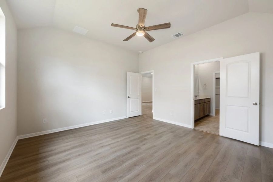 Spacious, unfurnished interior of a new home in La Cima, San Marcos (Image 24).