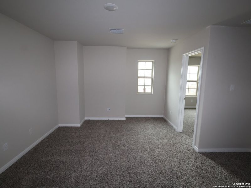 Spacious, unfurnished interior of a new home in Agave, San Antonio (Image 26).