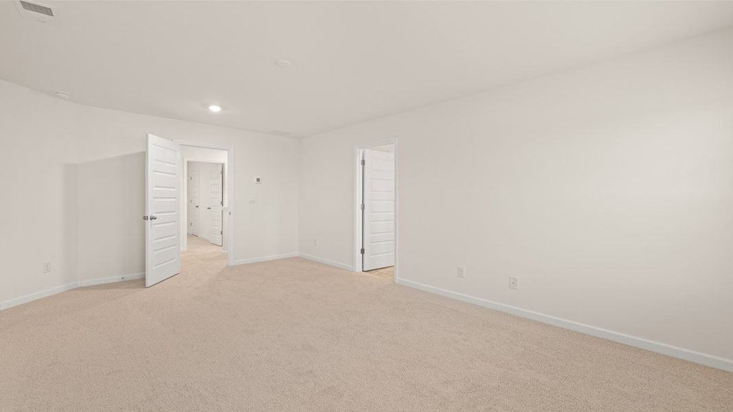 Spacious, unfurnished interior of a new home in Estates at Deer Hollow, Grovetown (Image 31).