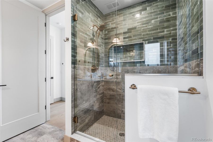 Image 33 of a home in .