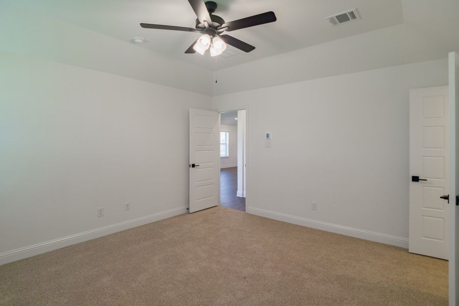 Spacious, unfurnished interior of a new home in Goodland, Venus (Image 16).