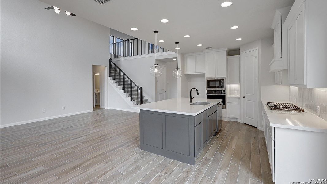 Furnished interior view inside a new home in Haby Hill 50', San Antonio (Image 8). Furnished interior view inside a new home in Haby Hill 50', San Antonio (Image 8).