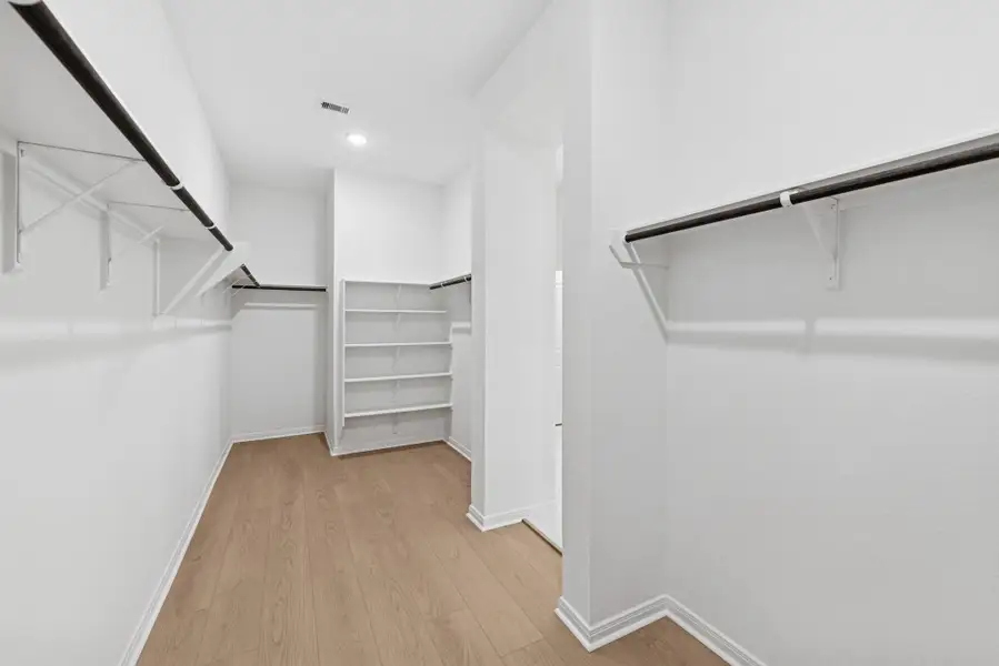 Spacious, unfurnished interior of a new home in Escondido 60' Homesites, Magnolia (Image 9).