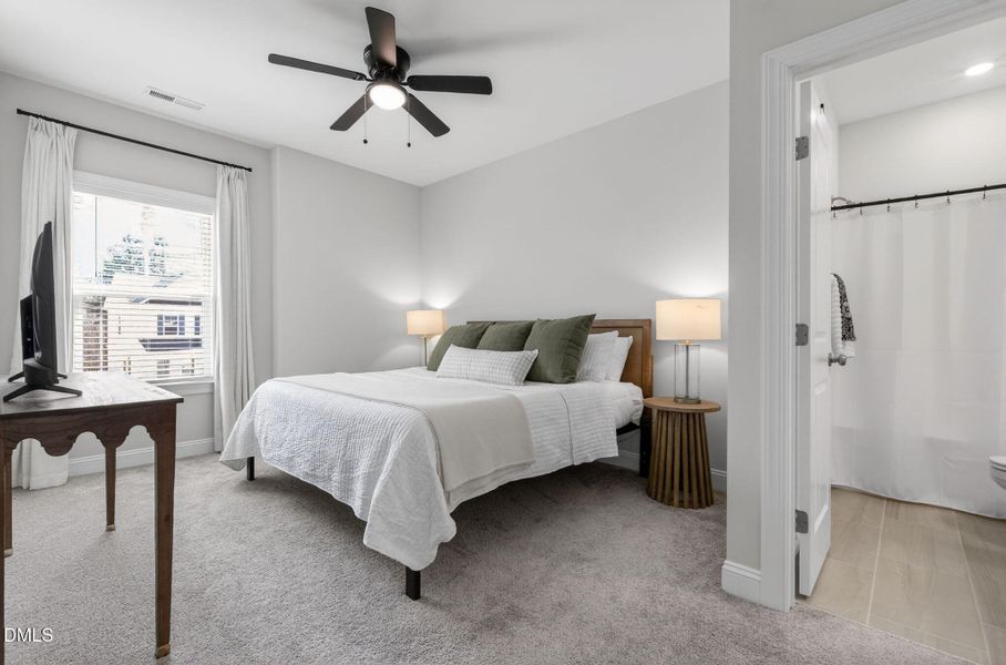 Upstairs Guest Bedroom w/Bath
