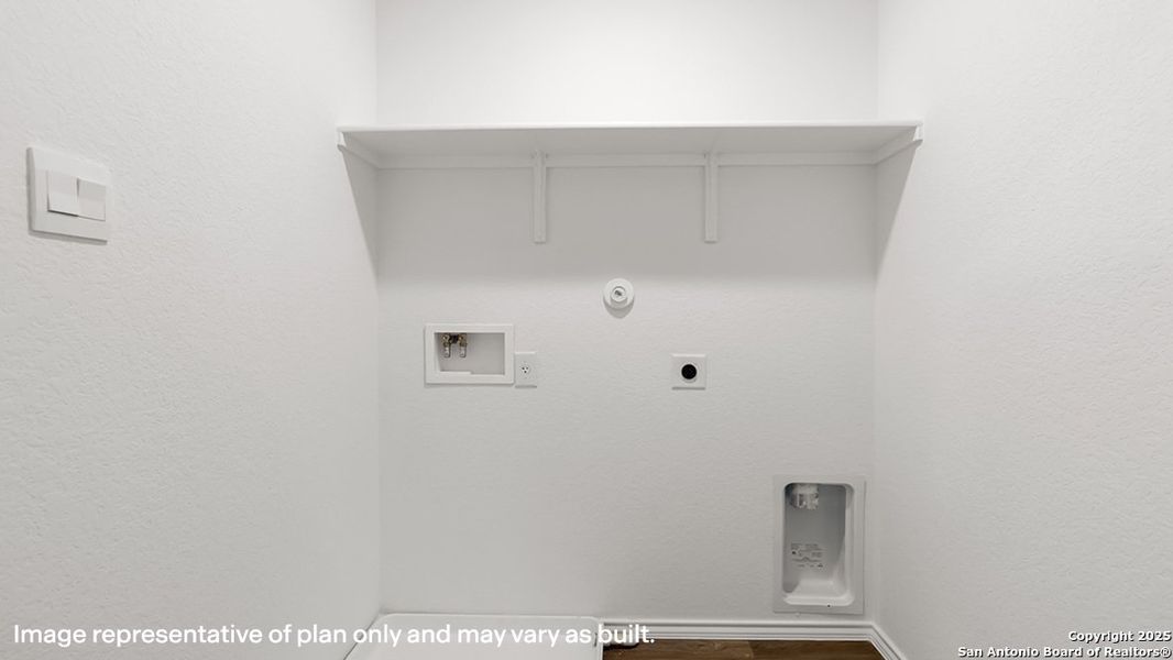 Spacious, unfurnished interior of a new home in Sereno Springs, Converse (Image 18). Spacious, unfurnished interior of a new home in Sereno Springs, Converse (Image 18).