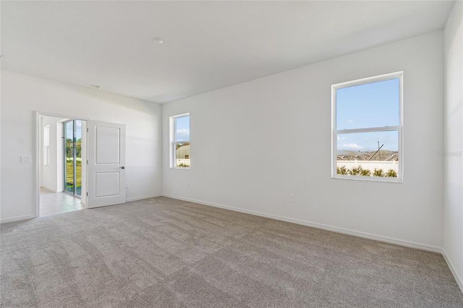 Spacious, unfurnished interior of a new home in Southpointe, Palmetto (Image 13).