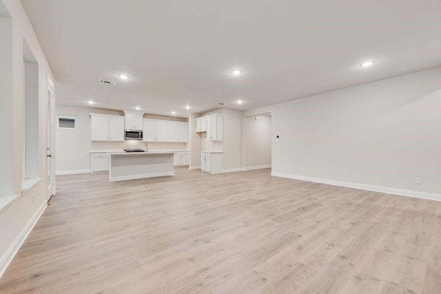 Spacious, unfurnished interior of a new home in Creekside of Crowley, Crowley (Image 26).