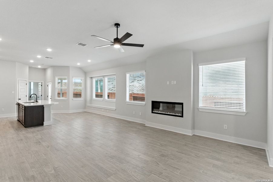 Spacious, unfurnished interior of a new home in Stillwater Ranch, San Antonio (Image 22).