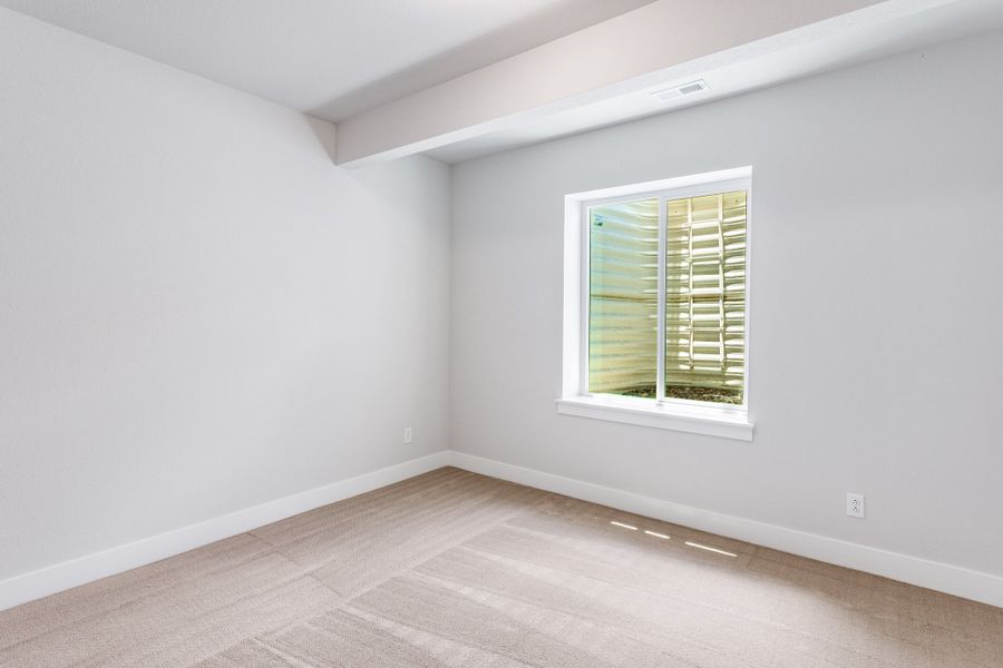 Spacious, unfurnished interior of a new home in The Aurora Highlands, Aurora (Image 27).