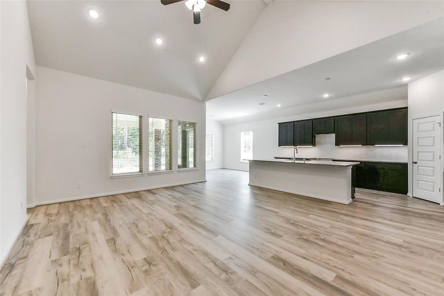 Spacious, unfurnished interior of a new home in Encino Estates, Dayton (Image 4).