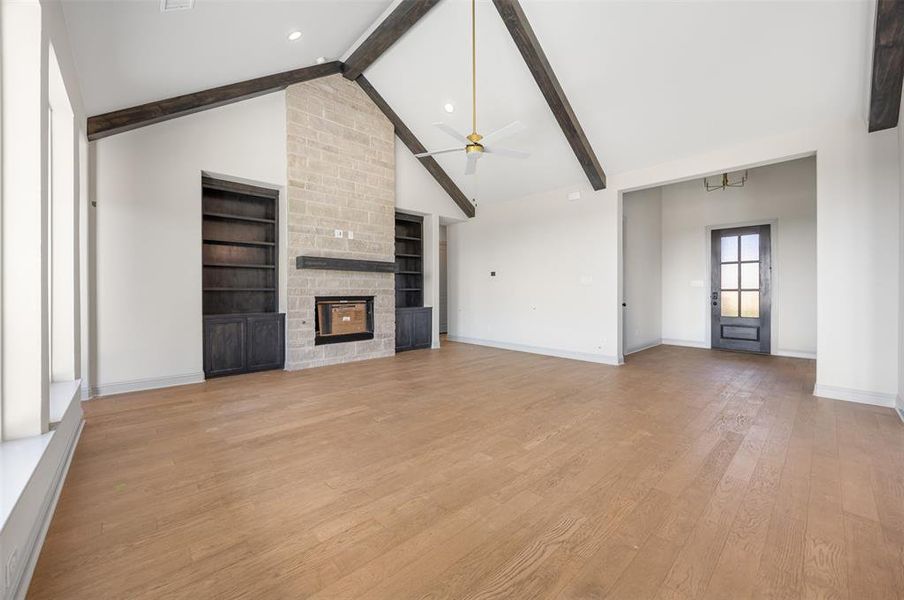 Spacious, unfurnished interior of a new home in Waterfall Ranch - 1 Acre Lots, Waxahachie (Image 20). Spacious, unfurnished interior of a new home in Waterfall Ranch - 1 Acre Lots, Waxahachie (Image 20).