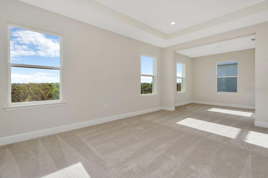 Spacious, unfurnished interior of a new home in Mangrove Manor, Apollo Beach (Image 26).