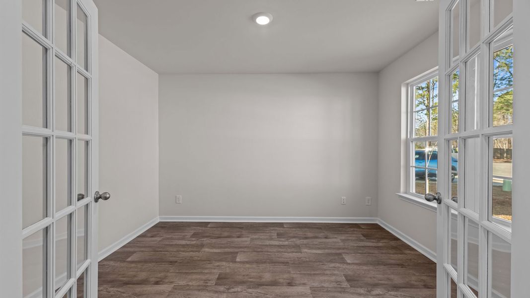 Spacious, unfurnished interior of a new home in Madeline Farm, New Bern (Image 13).