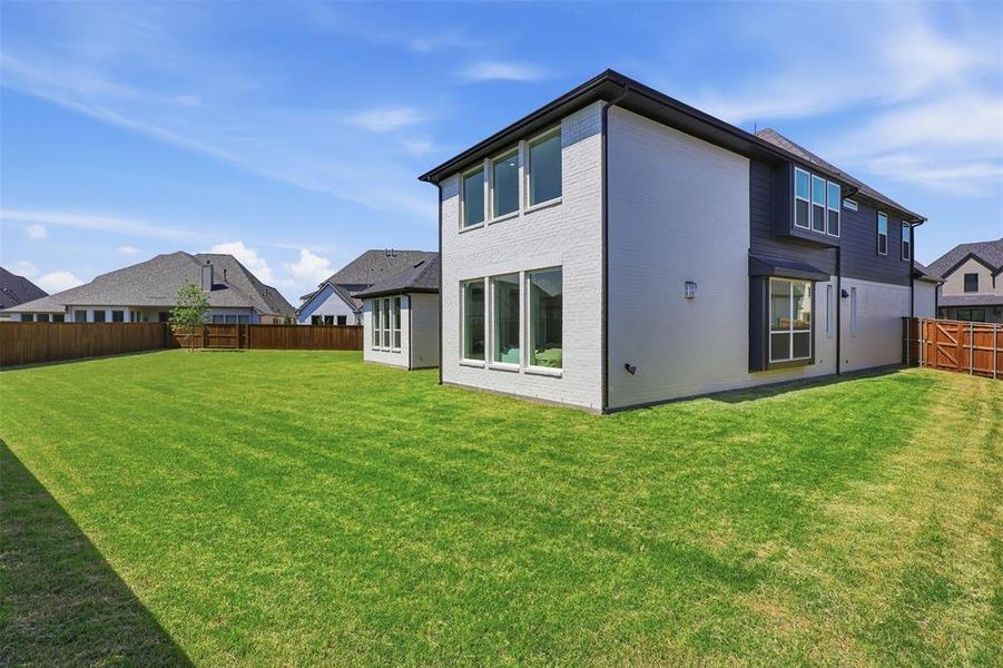 Endless options for a pool, sports court, outdoor kitchen and entertaining.