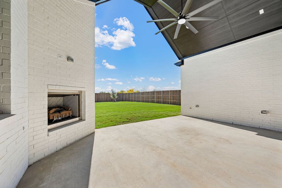 Exterior details and patio area of a home in NorthGlen, Haslet (Image 3).