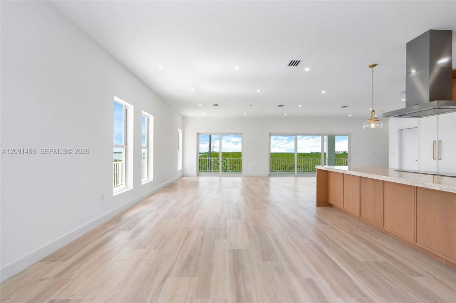 Spacious, unfurnished interior of a new home in , Tavernier (Image 68).