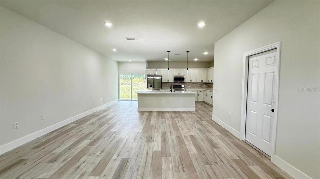 Spacious, unfurnished interior of a new home in , Ocala (Image 19).