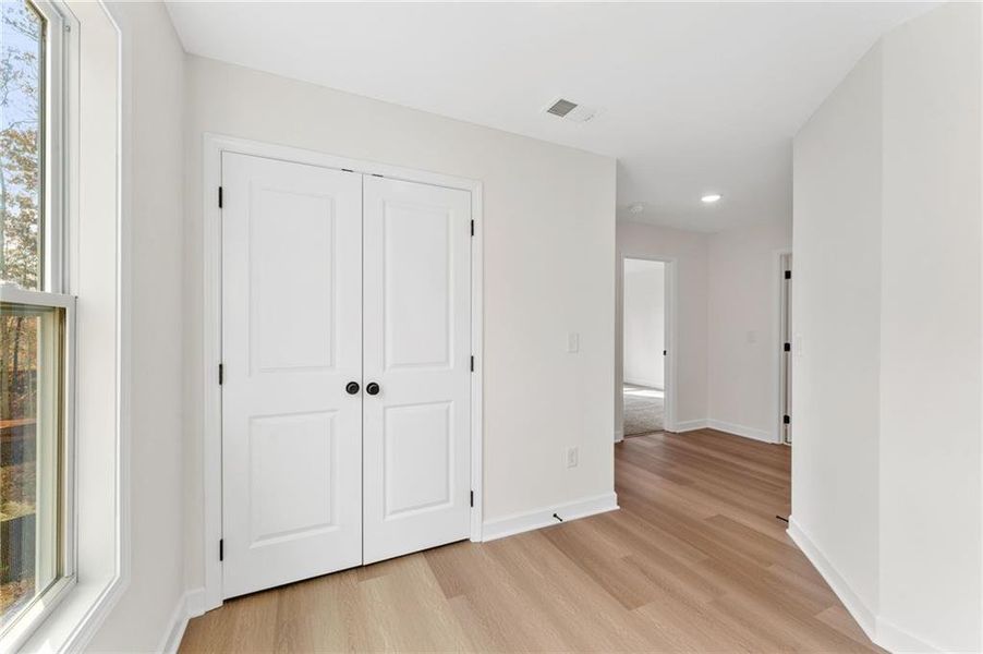Spacious, unfurnished interior of a new home in Cherokee Township, Acworth (Image 16).