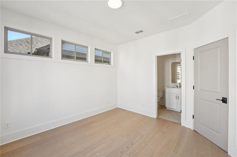 Spacious, unfurnished interior of a new home in Park Walke, Alpharetta (Image 47).