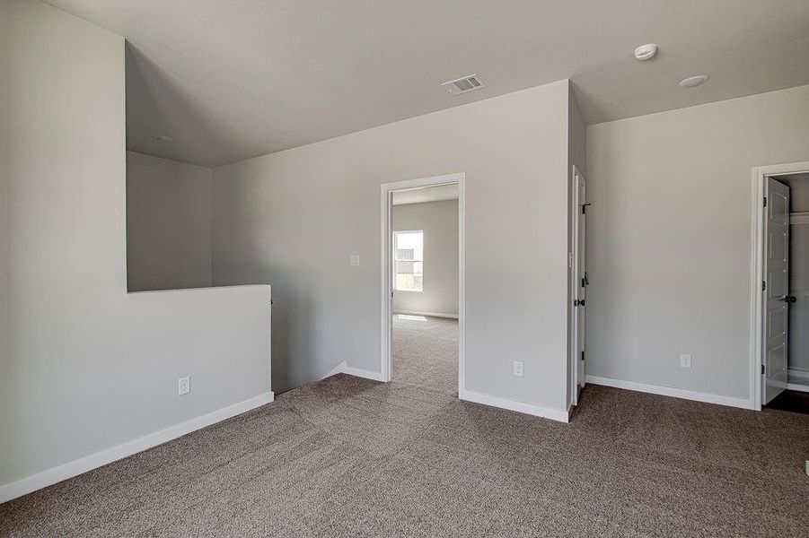 Spacious, unfurnished interior of a new home in Trails of Fossil Creek, Fort Worth (Image 17).