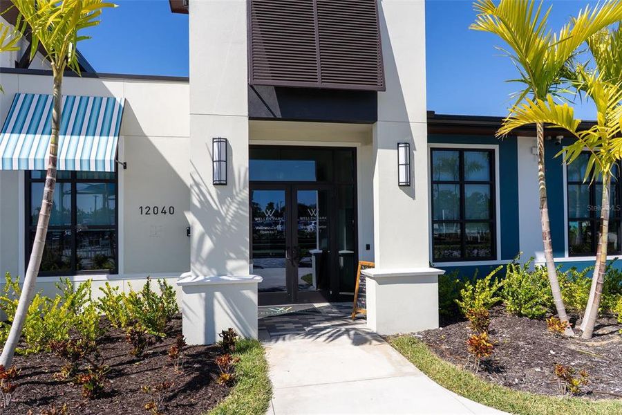 Exterior details and patio area of a home in , Venice (Image 27).