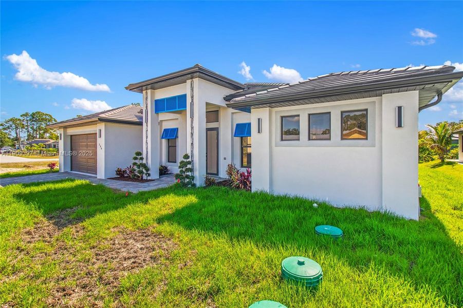 Exterior details and patio area of a home in , Lehigh Acres (Image 2).