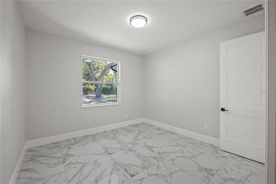 Spacious, unfurnished interior of a new home in , Tampa (Image 34).