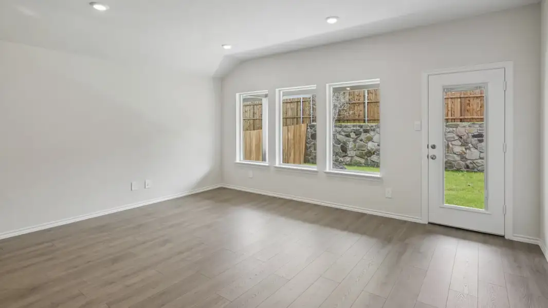 Spacious, unfurnished interior of a new home in Sweetwater Springs, Sherman (Image 5).