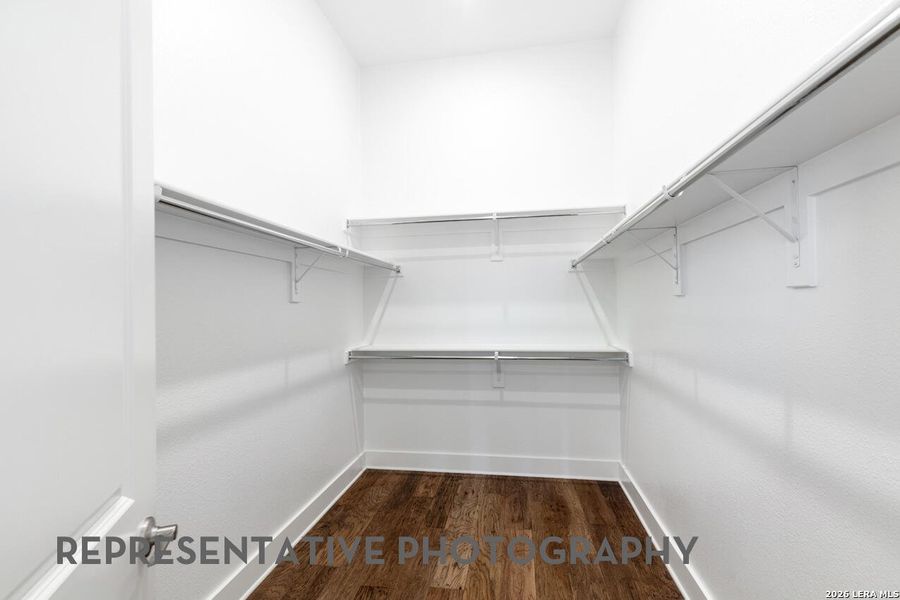 Spacious, unfurnished interior of a new home in Venado Crossing, Cibolo (Image 13).