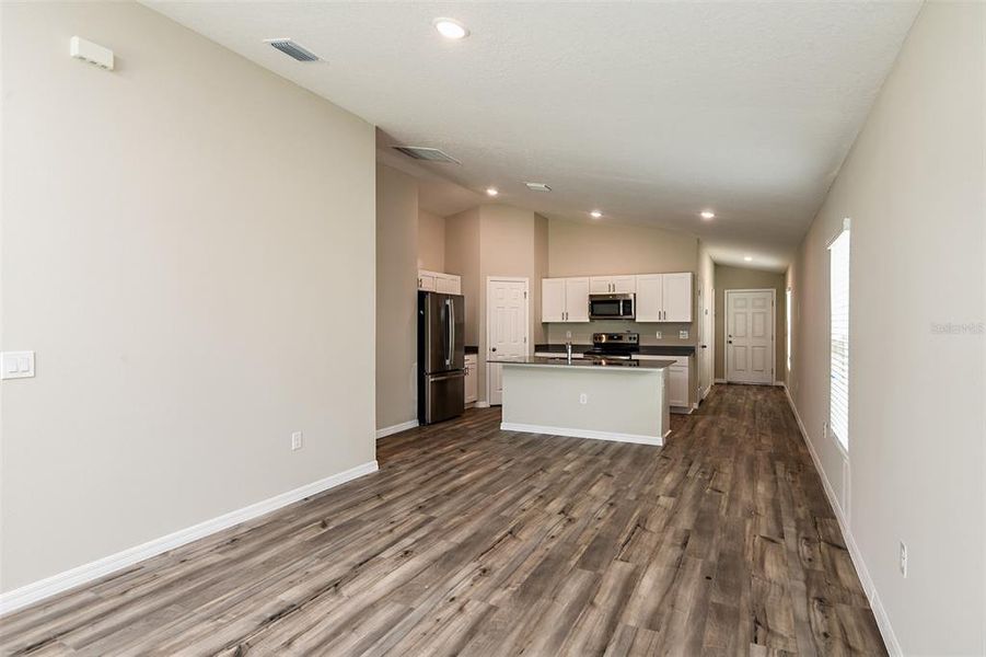 Spacious, unfurnished interior of a new home in Davis Landing, Wimauma (Image 7).