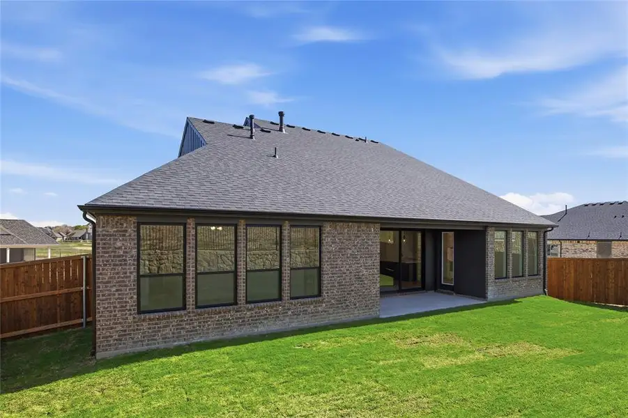 Exterior details and patio area of a home in Talon Hills, Fort Worth (Image 3).