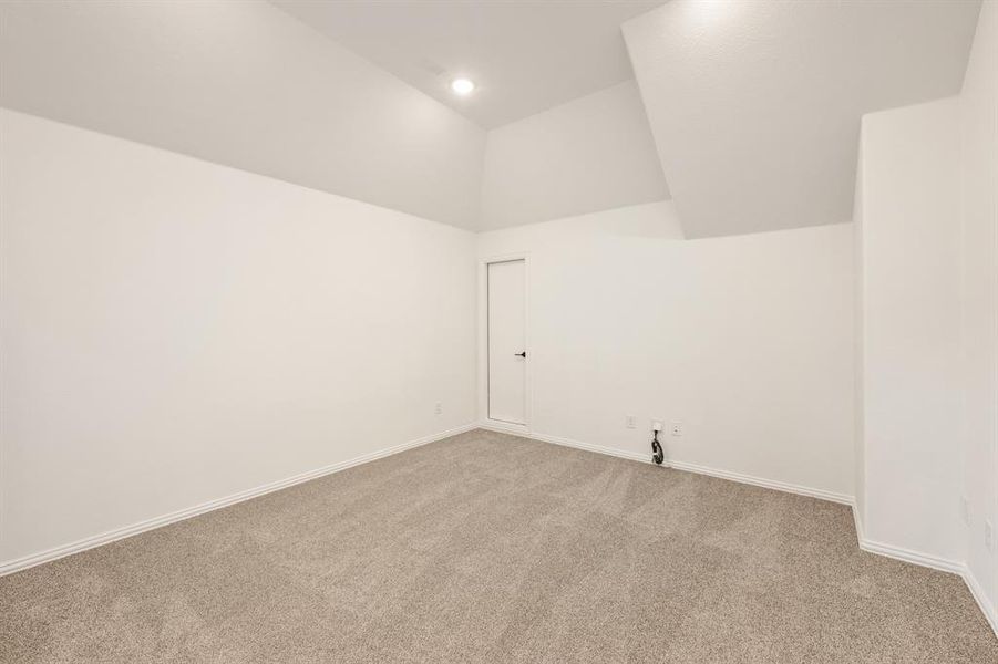 Spacious, unfurnished interior of a new home in Sonoma Verde, Rockwall (Image 38).