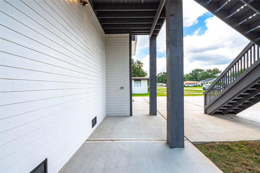 Exterior details and patio area of a home in , Shoreacres (Image 23).