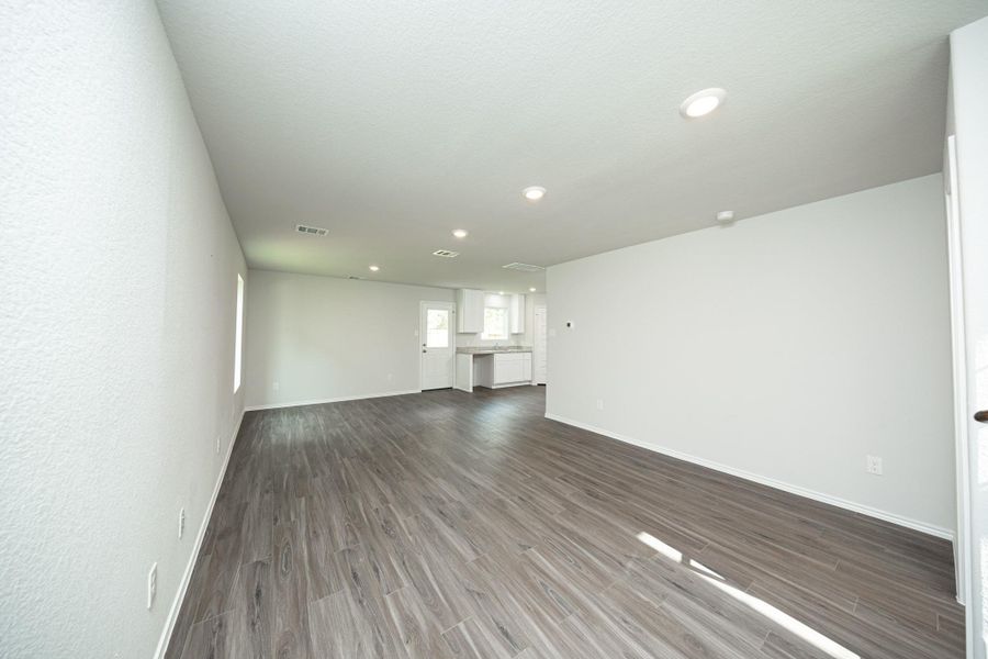 Spacious, unfurnished interior of a new home in Townsend Reserve, Splendora (Image 14).