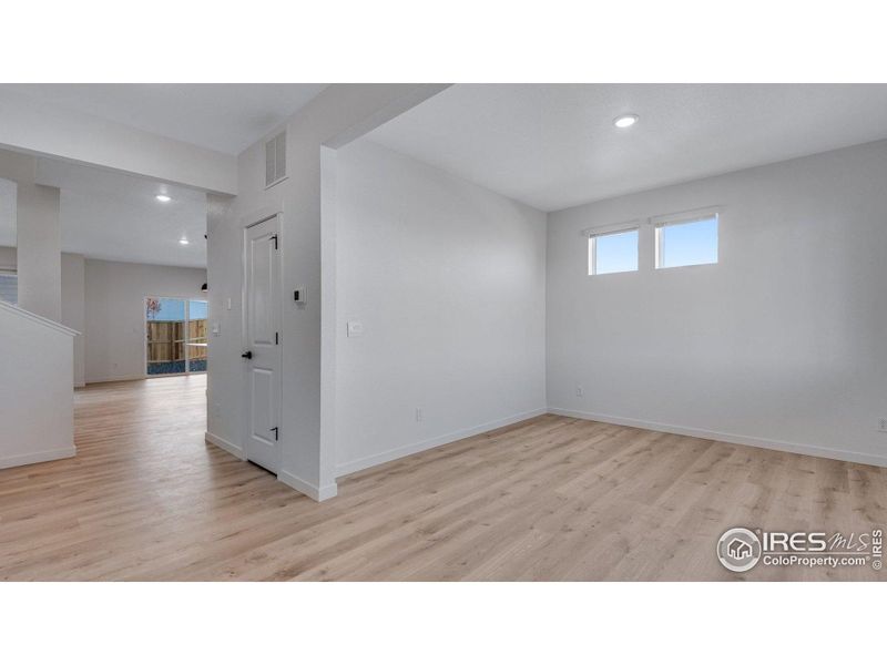 Spacious, unfurnished interior of a new home in Lakeside Canyon, Mead (Image 12).
