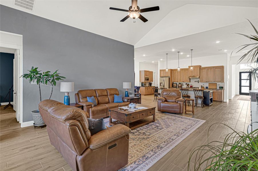 Furnished interior view inside a new home in Evergreen 40s, Conroe (Image 6). Furnished interior view inside a new home in Evergreen 40s, Conroe (Image 6).