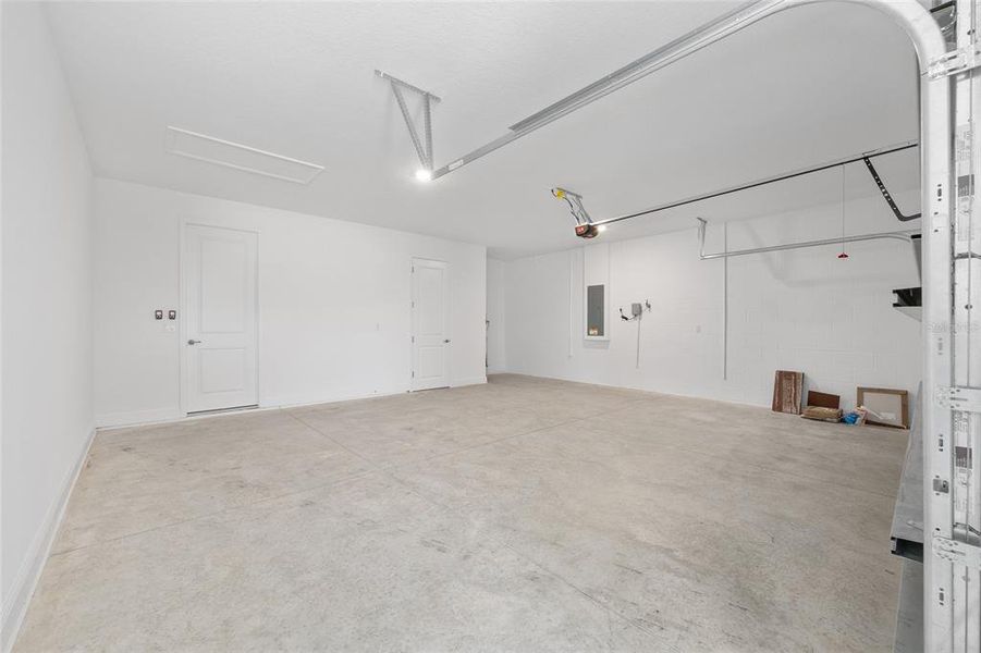 Spacious, unfurnished interior of a new home in , Ocala (Image 32).