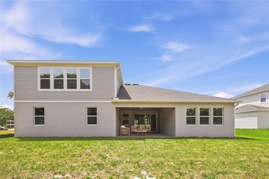 Exterior details and patio area of a home in Willow Run, Apopka (Image 4).