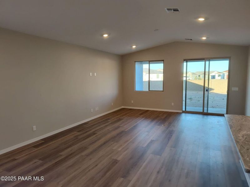 Spacious, unfurnished interior of a new home in North Ridge at Pronghorn Ranch, Prescott Valley (Image 10).