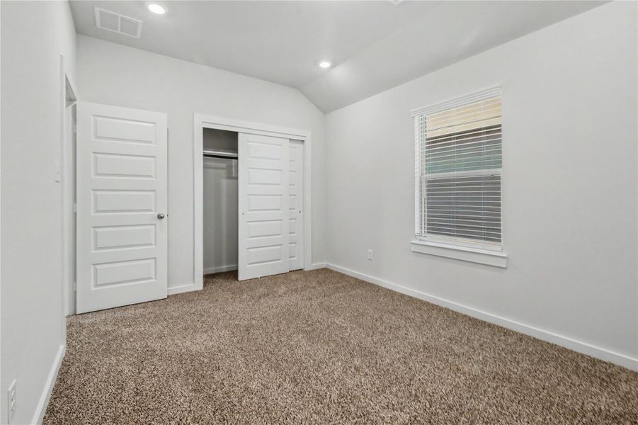 Spacious, unfurnished interior of a new home in Glendale Lakes, Rosharon (Image 45).