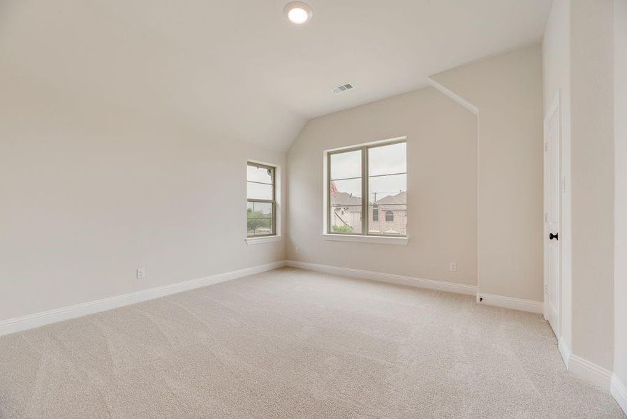 Spacious, unfurnished interior of a new home in Frisco Hills, Little Elm (Image 22).
